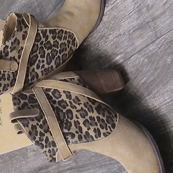 Tan/ leapord booties - Picture 3 of 10